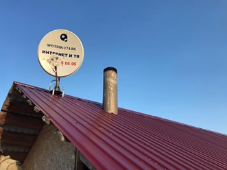 Интернет-антенна на вертикальном кронштейне