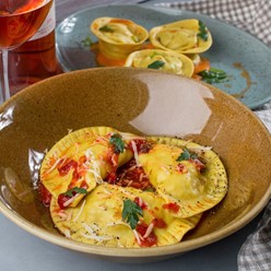 Фото компании  Saperavi Cafe, кафе грузинской кухни 48