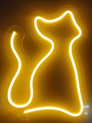 Неоновая вывеска "Роза" никогда не завянет и не погибнет, поэтому станет отличной альтернативой обычным розам. Ее можно преподнести в подарок маме или любимой девушке - она станет напоминанием ваших т