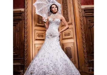 Ажурные зонты, фата, подвязки, чулки, кринолины, туфли, сапоги и белье для невесты