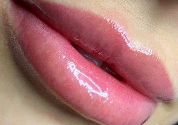 Перманентный макияж губ в технике &quot;Акварель&quot;