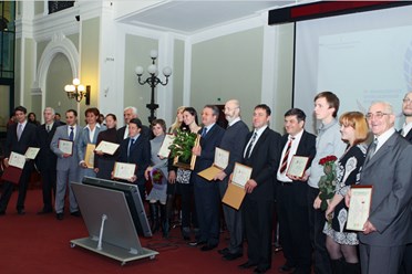 Награждение победителей открытого конкурса инновационных проектов «ЭРА нового качества жизни» в 2011году. 2-е место за проект «Озонокаталитические методы очистки» – Дмитрий Татеосов.