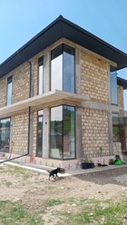 Структурный угол из оконно-дверной системы в Крыму в Алуште