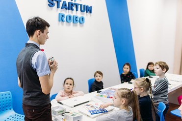 Занятия робототехникой в детском центре STARTUM Бутово