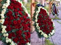 Ритуальный венок из живых цветов