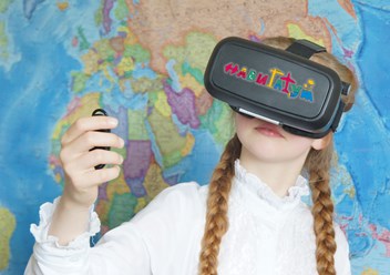 VR-приложение «Профессии этой реальности» - погружение в мир профессий и отраслей. Для школьников средних и старших классов. Продолжительность 22 минуты.