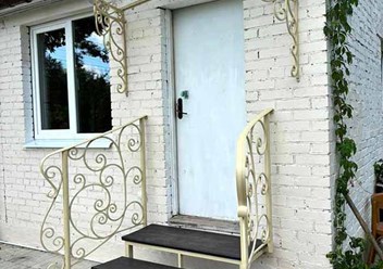 Кованое крылечко и козырек