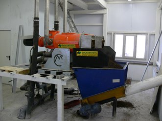 Работа шнековых сепараторов в цехе разделения