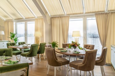 Панорамный ресторан Sky&amp;Garden на 7 этаже отеля.