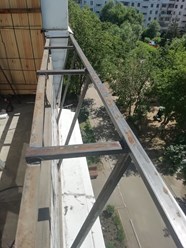 Устройство выноса на балконе