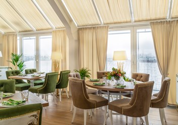 Панорамный ресторан Sky&amp;Garden на 7 этаже отеля.