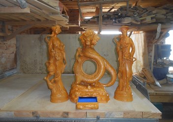 Скульптурная композиция из трёх скульптур инь, янь и дракон со шкатулкой, часы настольные