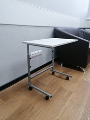 Столик регулируемый с металлическим каркасом (3 500 ₽.)