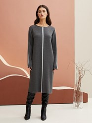 Платье женское из коллекции BeGood темно-серый меланж.
Состав: 60% вискоза, 40% хлопок
Размерный ряд: 42-52