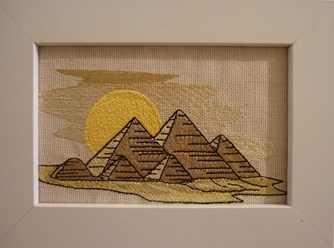 Вышитая картина "Пирамиды"