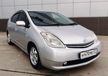 Toyota Prius от 1400 рублей в сутки
