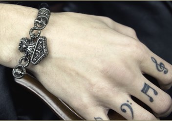 Мужские браслеты из кожи с ювелирными авторскими украшениями &quot;Молот Тора&quot;