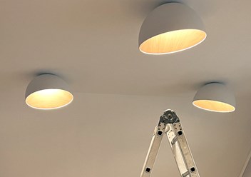 Электромонтаж под ключ от «ЛИСАР» – для квартир и домов без перегрузок.