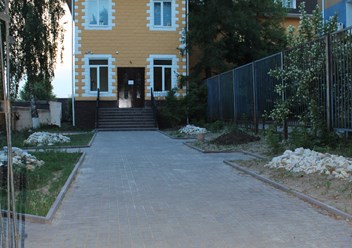 Центральный вход в БЦ Михайловский, г.Чехов ул.Почтовая дом 30.
На фото вход со стороны ул. Московская между Мосэнерго/Мособлеирц (справа) и клиникой Мастердент (слева).