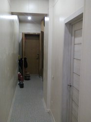коридор монтаж дверей и облицовка стен МДФ панелями