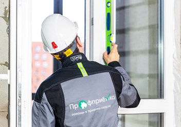 специалист компании Профприемка