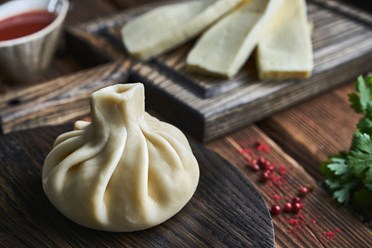 Хинкали с сыром - Молочный сыр «Сулугуни» | https://gotovitmama.ru/hinkali/hinkali-s-syrom.html