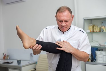 ПИР мягкие мышечно-энергетические техники мануальной терапии на мышцах и связках тазобедренного сустава справа. Движения внутрь