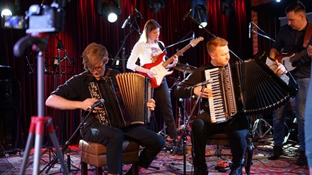 Школа музыки Анны Суворовой «ASNOVA» работает для всех тех, кто хочет стать музыкантом, вне зависимости от возраста и уровня подготовки.