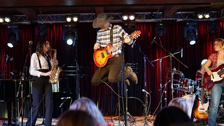 Школа музыки Анны Суворовой «ASNOVA» работает для всех тех, кто хочет стать музыкантом, вне зависимости от возраста и уровня подготовки.