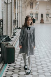 Универсальное, очень удобное платье, подойдет как для повседневной, так и для праздничной носки.

Платье изготовленно из хлопкового материала с содержанием эластановых нитей практически не мнется