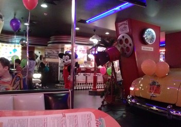 Фото компании  Beverly Hills Diner, сеть ресторанов 1