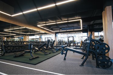 Тренажерный зал в фитнес-клубе