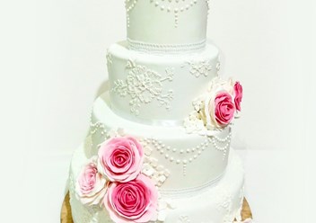 Свадебный торт с цветами