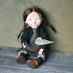 Купить коллекционную куклу Птица Счастья. Очаровательная девочка с косичками.

Коллекционная кукла Птица Счастья изготовлена в единственном экземпляре в соответствии с оригинальным авторским эскизом.
