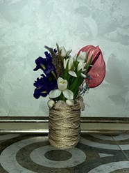 Букеты на заказ , цветы+ваза, поднос+открытка +упаковка подарка ручной работы
+79067340220