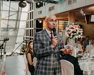 Фото компании  Ведущий праздников Виктор Уколов 3