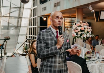 Фото компании  Ведущий праздников Виктор Уколов 3