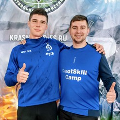 Федор Дмитриевич со своим учеником Леоном Зайдензаль (игрок U16 ФК Динамо Москва) после индивидуальной тренировки