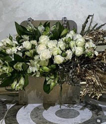 Букеты на заказ , цветы+ваза, поднос+открытка +упаковка подарка ручной работы
+79067340220