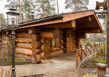 баня Медвежий угол из рубленного бревна кедра диаметром от 600 мм