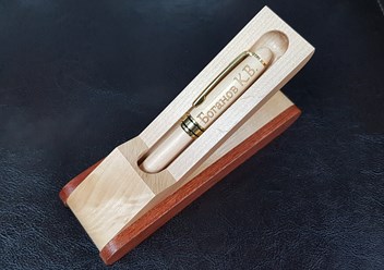 Деревянная ручка с гравировкой