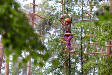 Этапы веревочного парка ПАУТИНА находятся на высоте до 17 метров