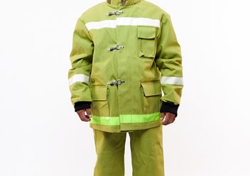 Боевая одежда пожарного БОП-2.

Ссылка: https://01161.ru/index.php/o-nas/magazin/odezhda-pozharnykh/spetsialnaya-zashchitnaya-odezhda-ot-teplovykh-vozdejstvij-szo-ptv-tip-u-vid-b-mod-m-006-2-brezent