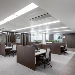 Рабочие места риелторов в агентстве недвижимости "Мечты у моря" в торговом центре Мирный г. Сочи