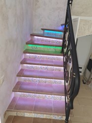 Цветное освещение на 16 миллионов оттенков. 

Бесконечная радуга настроения на вашей лестнице. 

Новый день, новые оттенки. 

Настройте цвет под настроение или дизайн интерьера дома.