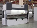 Листогибочный пресс с ЧПУ 3100 мм, усилием 110 т, 6+1 оси, с гидравлической системой на основе высокочастотных клапанов HAWE.