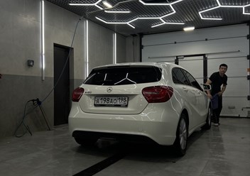 Оклейка машин в СПб, детейлинг стулия в Охта Парк