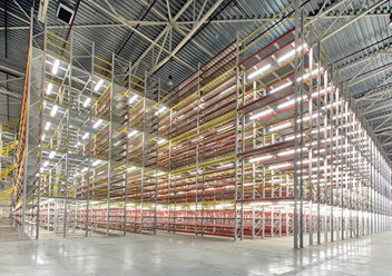 Мезонин на фронтальных стеллажах