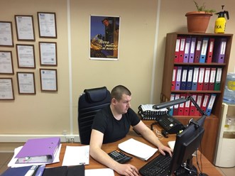 Работа в офисе кипит.