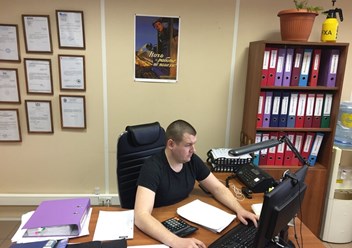 Работа в офисе кипит.